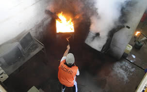 comissário-de-bordo-combate-ao-fogo-1